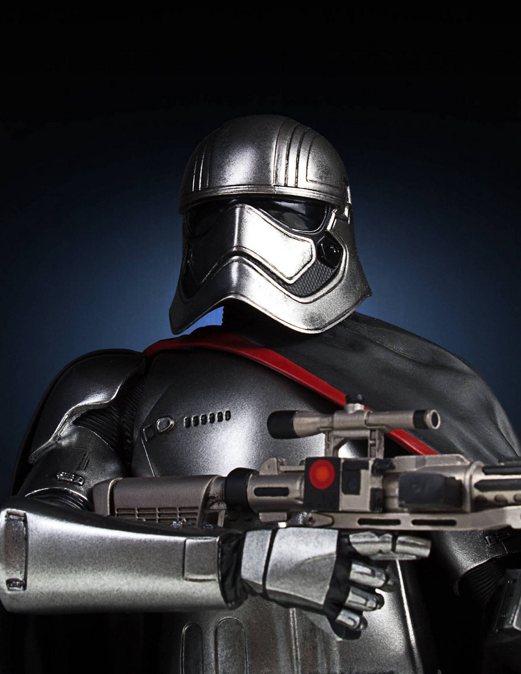 STAR WARS :CAPTAIN PHASMA SDCC2016 EXCLUSIVE MINI BUST Gentle-Giant-SDCC-2016-Captain-Phasma-07-Copier-