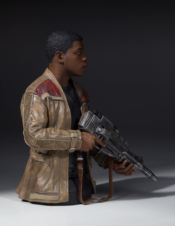 STAR WARS TFA : FINN MINI BUST Finn-TFA_07