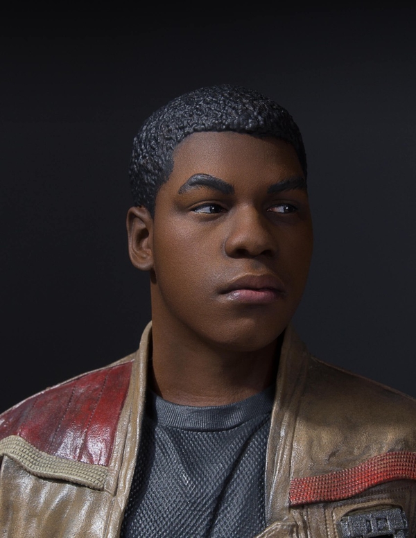 STAR WARS TFA : FINN MINI BUST Finn-TFA_09