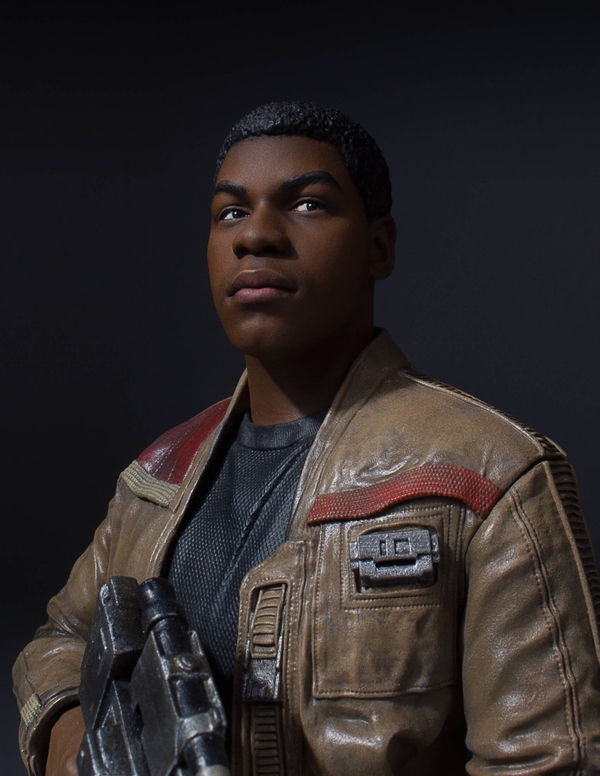 STAR WARS TFA : FINN MINI BUST Finn-TFA_11