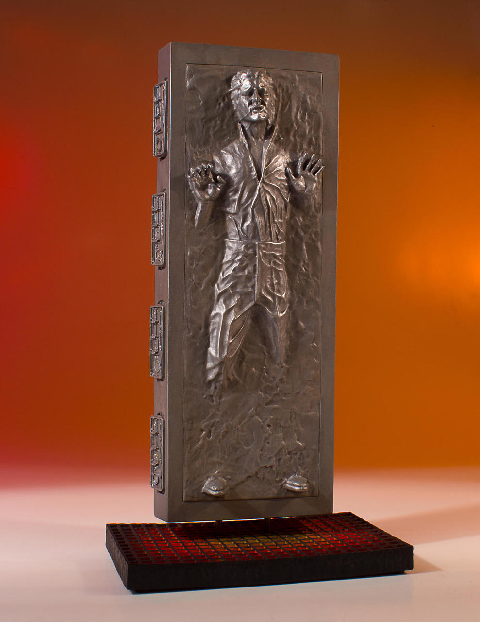 HAN SOLO IN CARBONITE COLLECTOR’S GALLERY STATUE Solo-carbonite_02