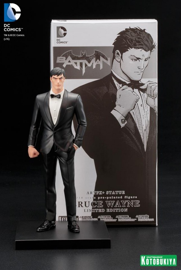 SDCC Limited Edition DC Comics Bruce Wayne – ARTFX+ Statue Sdcc2016-artfxplus-brucewayne-020-600x893