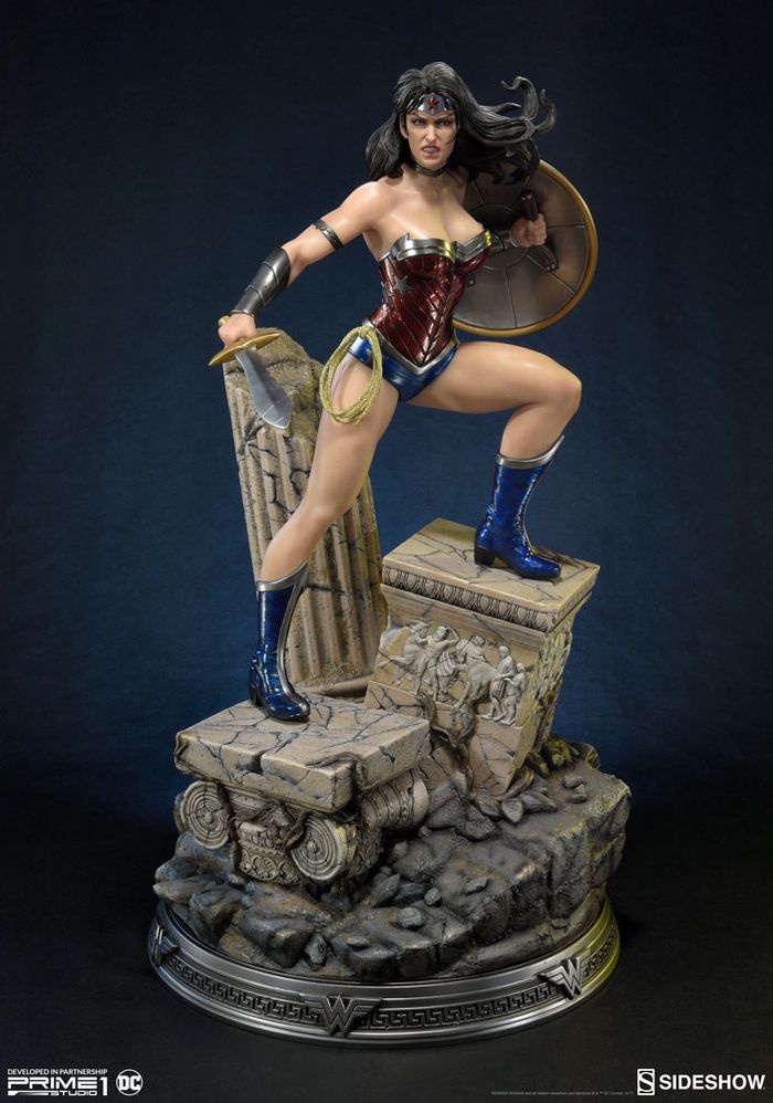 WONDER WOMAN ' NEW 52 ' Statue Wonder-woman-statue-sideshow-04