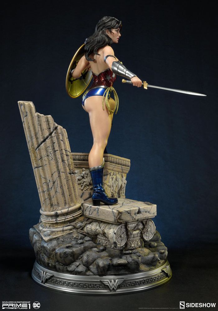 WONDER WOMAN ' NEW 52 ' Statue Wonder-woman-statue-sideshow-09