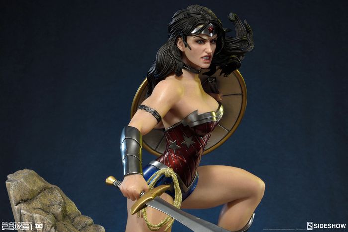 WONDER WOMAN ' NEW 52 ' Statue Wonder-woman-statue-sideshow-16