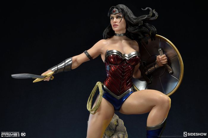 WONDER WOMAN ' NEW 52 ' Statue Wonder-woman-statue-sideshow-17