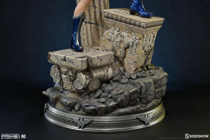 WONDER WOMAN ' NEW 52 ' Statue Wonder-woman-statue-sideshow-19