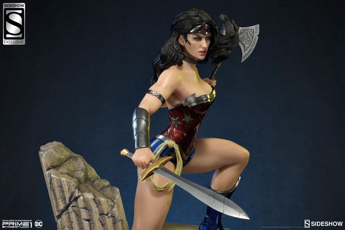 WONDER WOMAN ' NEW 52 ' Statue Wonder-woman-statue-sideshow-23