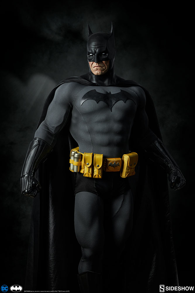BATMAN Legendary scale figure Batman-legendary-scale-figure-sideshow-400172-02