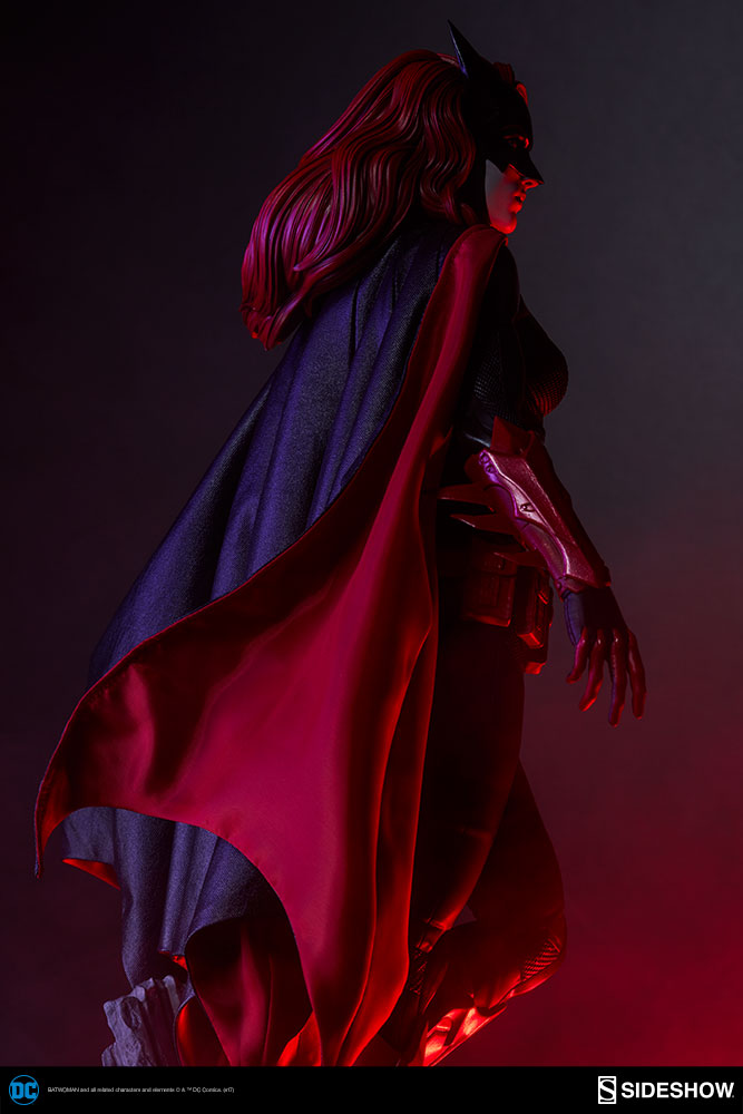 BATWOMAN PREMIUM FORMAT Dc-comics-batwoman-premium-format-figure-sideshow-300471-03