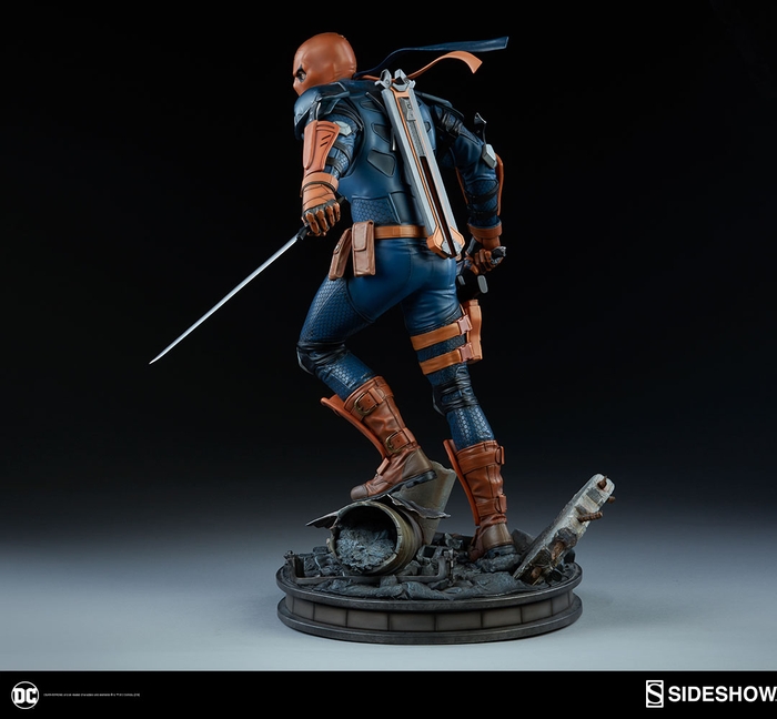 DEATHSTROCKE PREMIUM FORMAT Deathstroke-premium-format-figure-sideshow-300478-05