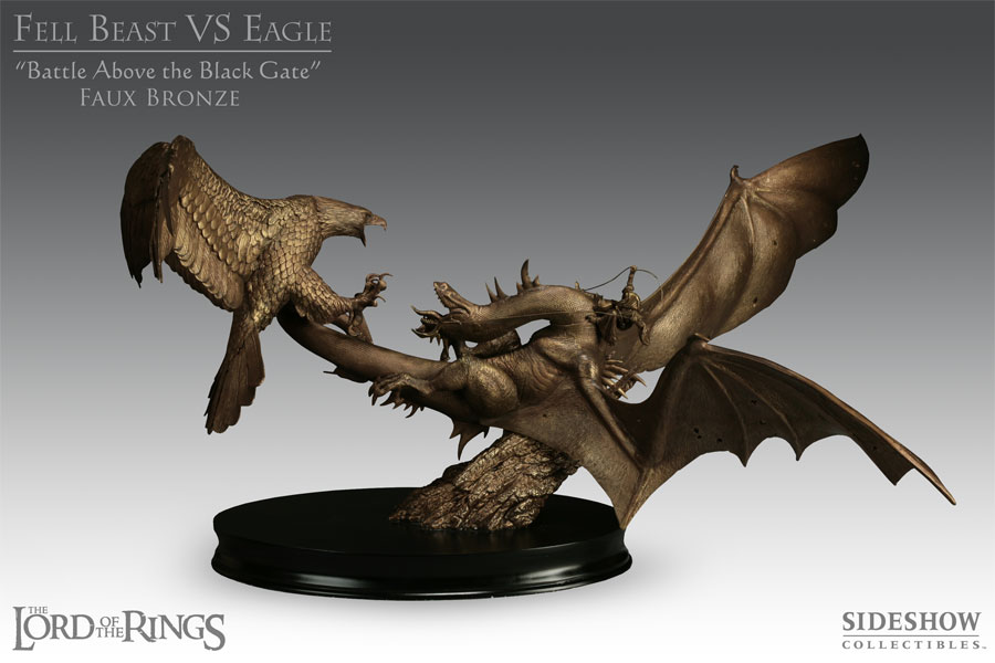 LOTR: FELL BEAST VS EAGLE  'Battle Above the Black Gate'  Diorama Battle-Above-the-Black-Gate-Fell-Beast-VS-Eagle-bronze-97151_press-01