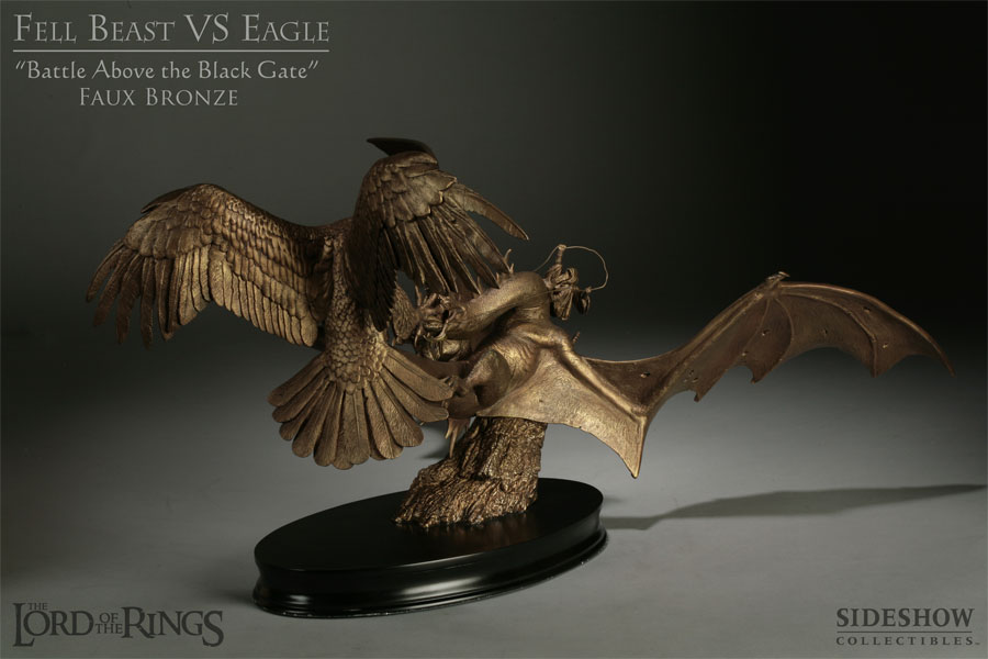 LOTR: FELL BEAST VS EAGLE  'Battle Above the Black Gate'  Diorama Battle-Above-the-Black-Gate-Fell-Beast-VS-Eagle-bronze-97151_press-04