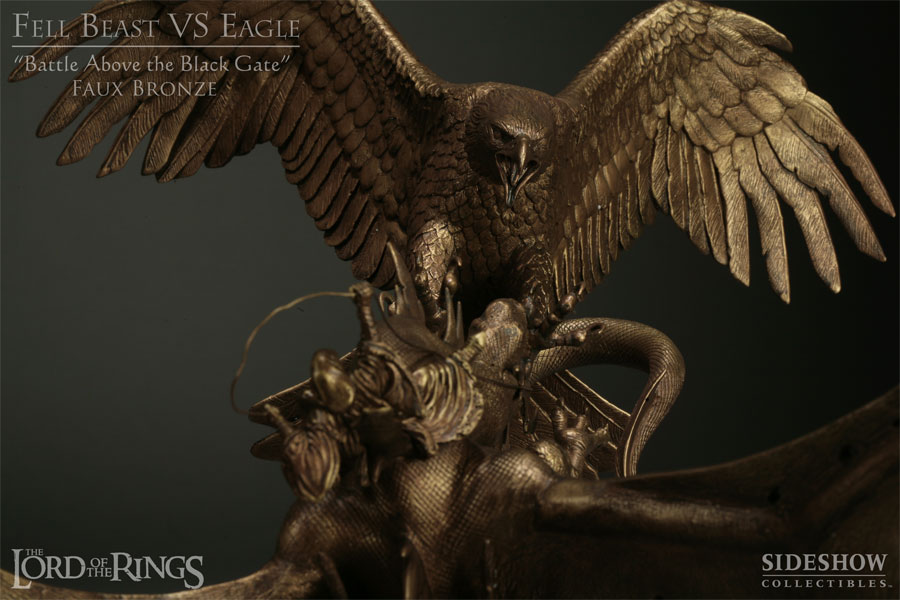 LOTR: FELL BEAST VS EAGLE  'Battle Above the Black Gate'  Diorama Battle-Above-the-Black-Gate-Fell-Beast-VS-Eagle-bronze-97151_press-07