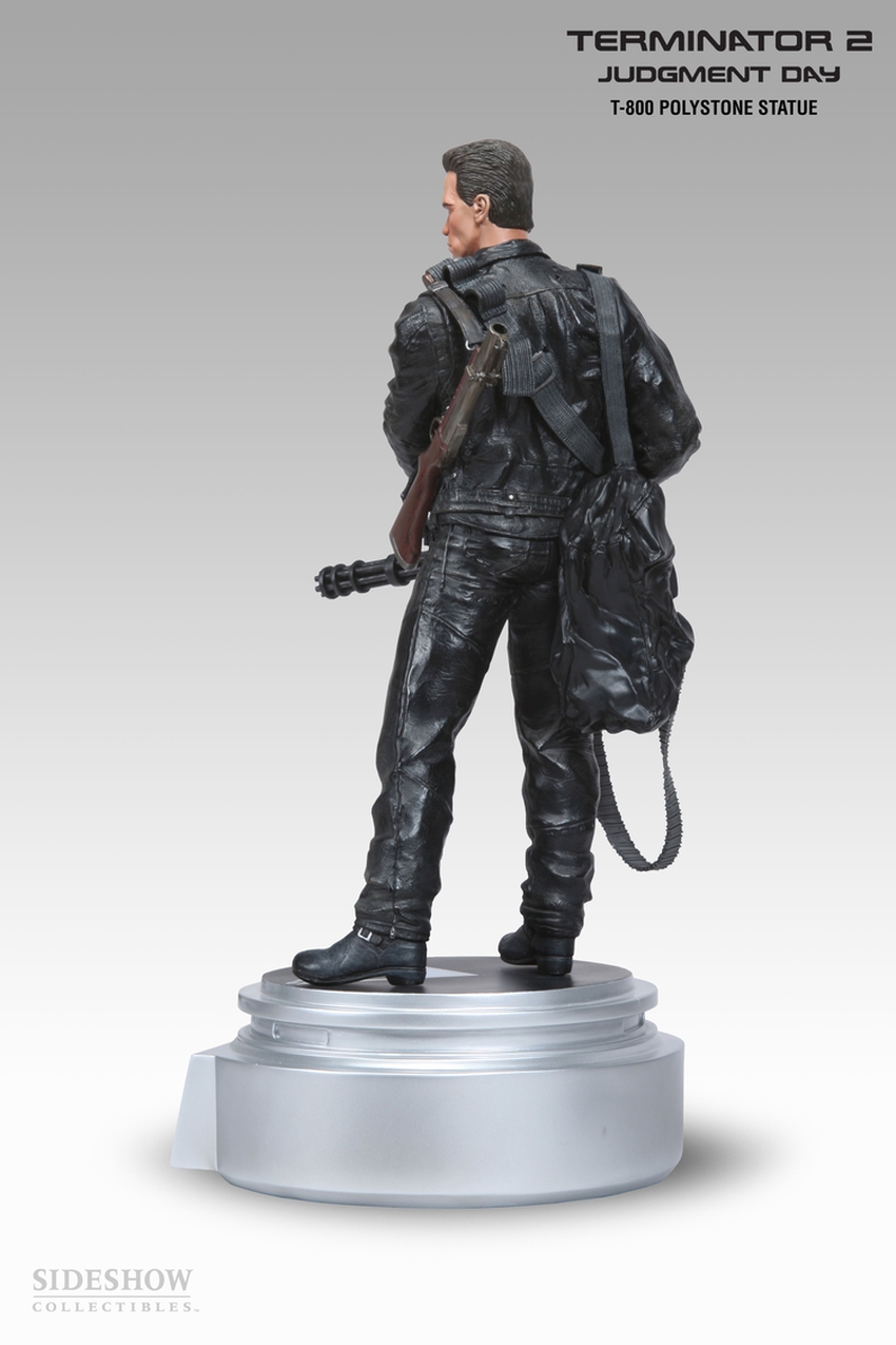 TERMINATOR 2:  T-800 Statue Terminator-T-800-statue-8320_press-04