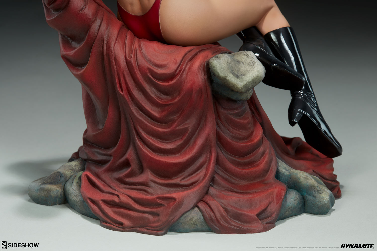 VAMPIRELLA ' DODSON '  Statue Vampirella-statue-200320-17