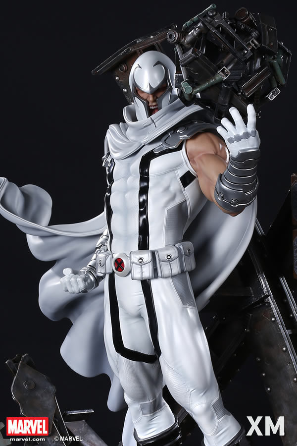 Premium Collectibles : Magneto White Version XM-magneto-white-version-premium-statue-02