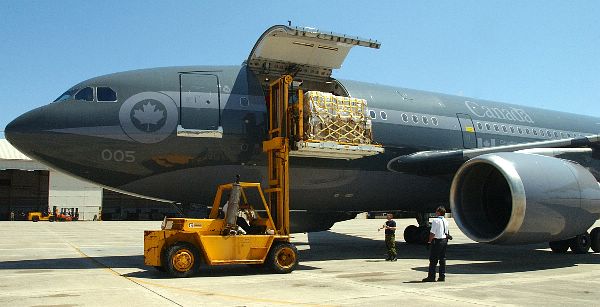 ایرباس A-310 هواپیمایی زیبا  Canadian_relief_transport