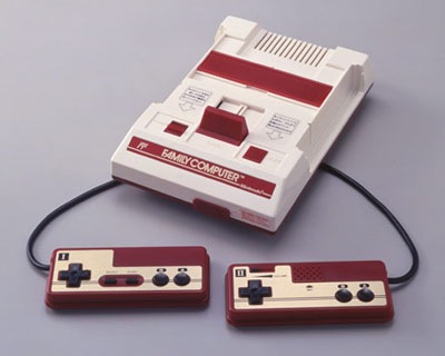 (  -_-) les bonnes vieilles consoles et les ordinateurs retro en forces!!!! Famicom_f8ea9544-46fd-4aa2-bdf2-6e0a007a0bdb