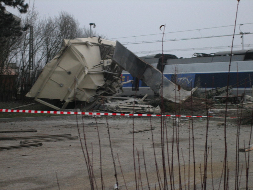 Accident ferroviaire ( TGV Paris-Genève ) ce Mercredi 19/12 IMG_0896