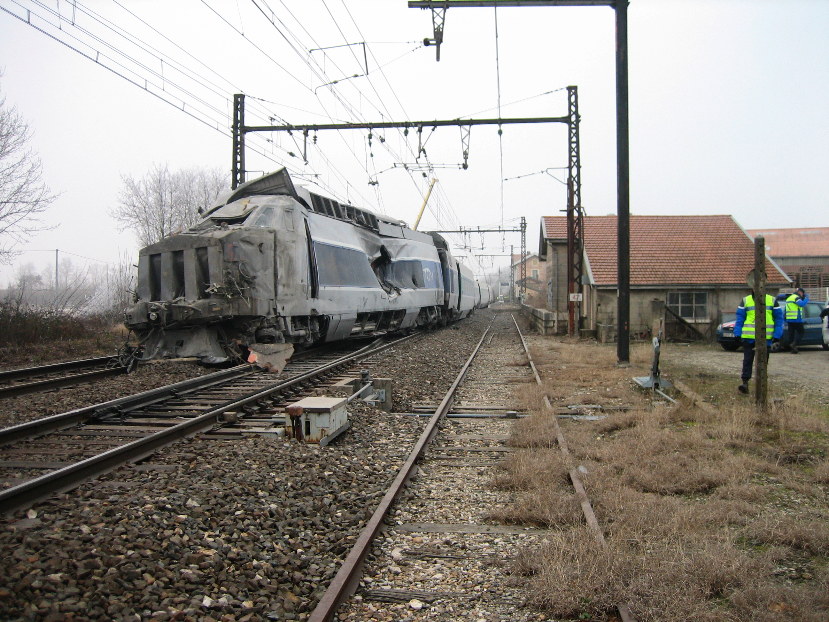 Accident ferroviaire ( TGV Paris-Genève ) ce Mercredi 19/12 IMG_0909