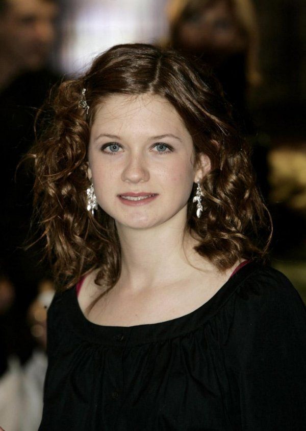 Bonnie Wright 51xgh99r