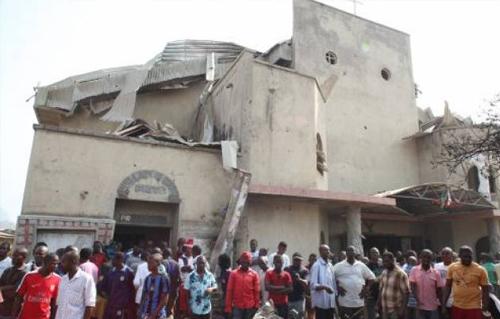 مقتل عدة أشخاص في تفجير كنيسة نيجيريا 2012-634870228962865518-286_main