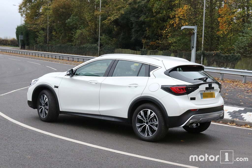 Scoops / Infiniti QX30 : dévoilée avant l’heure  Infiniti-qx30-spyshots-2016-02