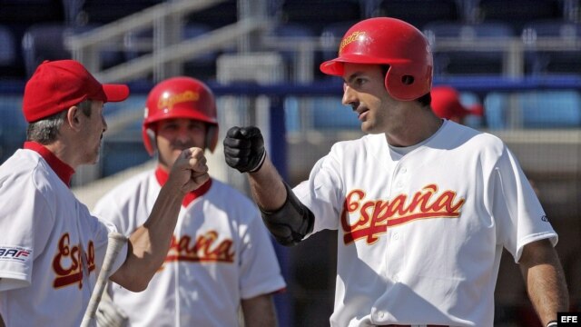 Cubanos defienden los colores de España en béisbol  FB75DC4F-5EE8-46EE-84C2-2DB65D188775_w640_r1_s