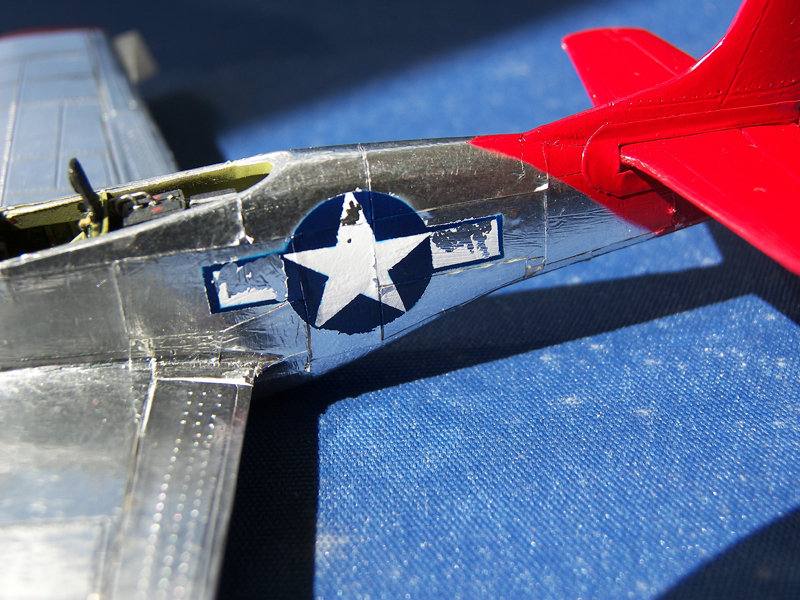 Heller mustang 1/72e - redtails Mustang_023