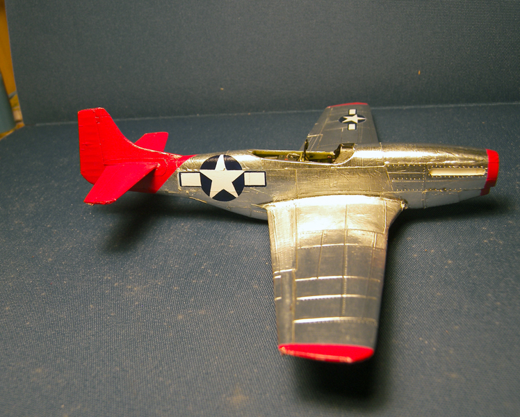 Heller mustang 1/72e - redtails Mustang_024