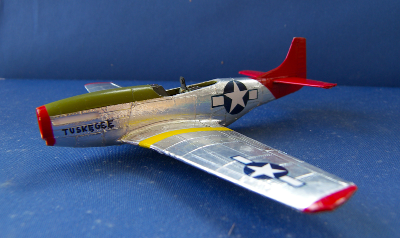 Heller mustang 1/72e - redtails Mustang_026