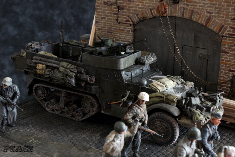 Dragon 1/35. M3A1 Half Track. Diorama Crew in trouble. M3a1106