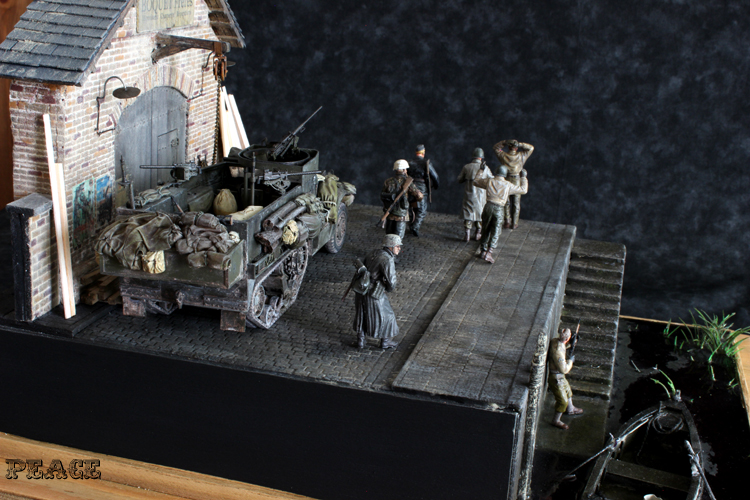 Dragon 1/35. M3A1 Half Track. Diorama Crew in trouble. M3a1107