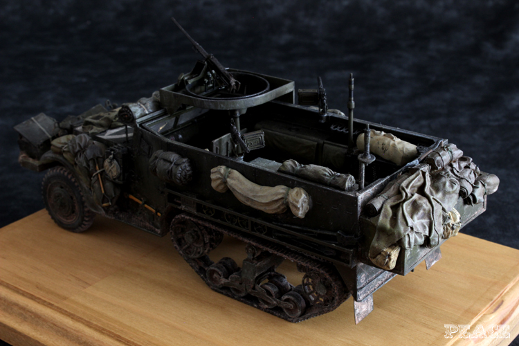 Dragon 1/35. M3A1 Half Track. Diorama Crew in trouble. M3a1113