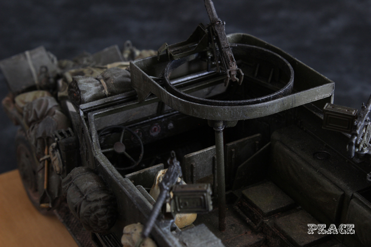 Dragon 1/35. M3A1 Half Track. Diorama Crew in trouble. M3a1116