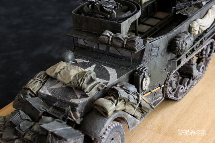 Dragon 1/35. M3A1 Half Track. Diorama Crew in trouble. M3a1117