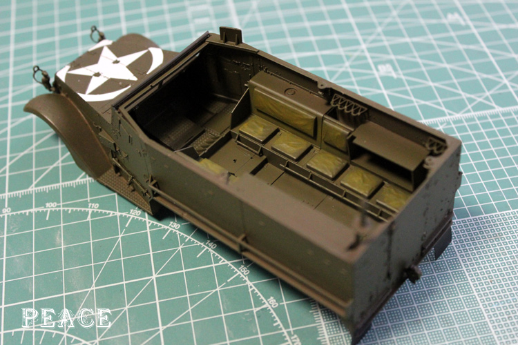 Dragon 1/35. M3A1 Half Track. Diorama Crew in trouble. M3a180