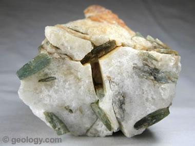 Kyanite Mineral Uses & Properties Kyanite-34-a