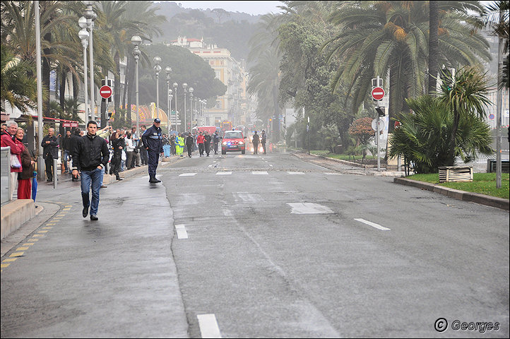 La côte d'azur sous la tempête Tempete_nice_prom04mai10_03