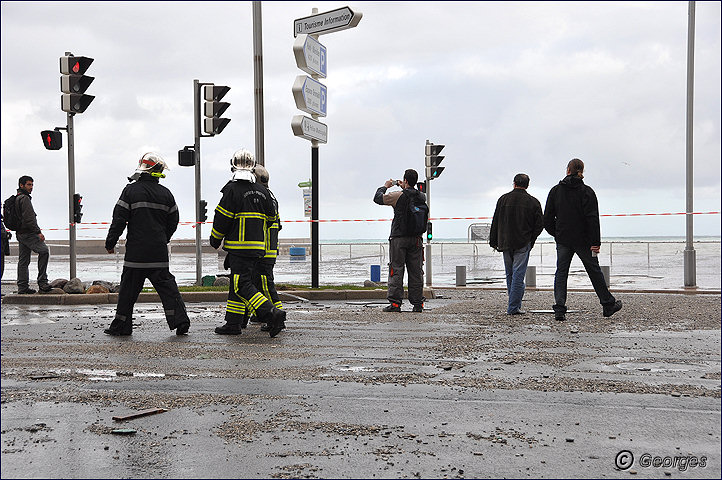 La côte d'azur sous la tempête Tempete_nice_prom04mai10_031