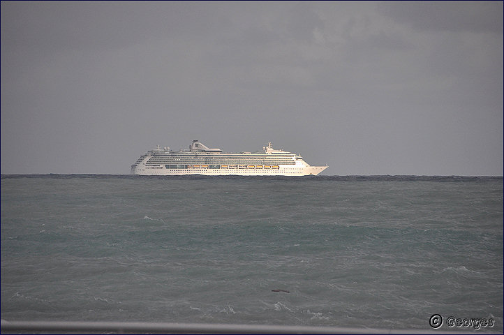 La côte d'azur sous la tempête Tempete_nice_prom04mai10_11