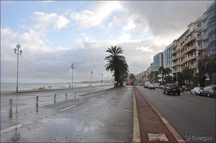 La côte d'azur sous la tempête Tempete_nice_prom04mai10_12