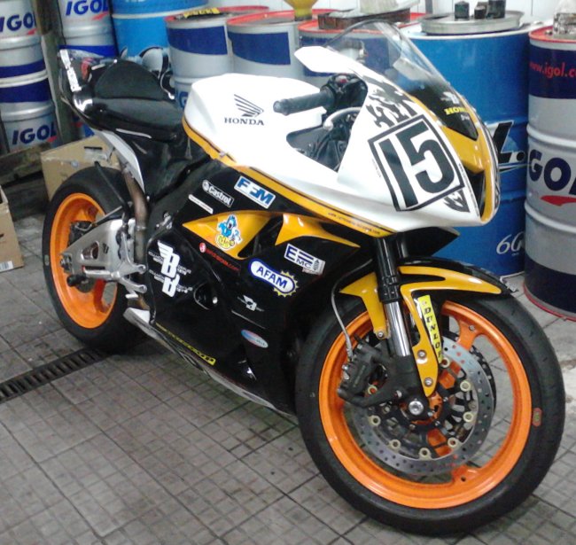 Ma nouvelle moto .... Go, go GGCOX pour 2012 ! CBR2010-RemiNavarro