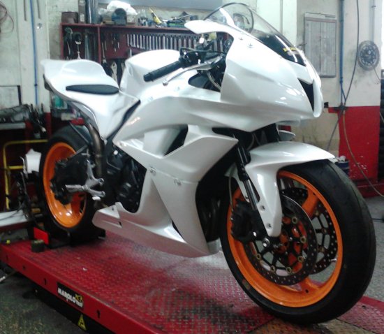 Ma nouvelle moto .... Go, go GGCOX pour 2012 ! CBR2011-Fev2012