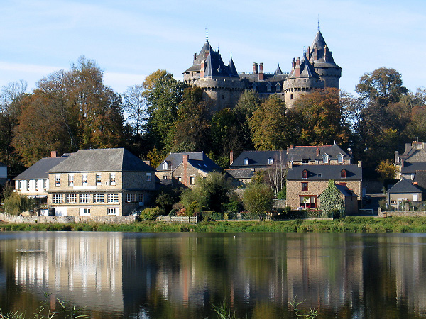 10 lieux hantés Chateau-combourg-lac-tranquille