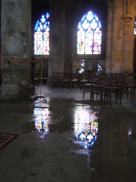 36 - Les reflets dans les flaques d'eau........ photos reçues !!! - Page 3 Louviers-eglise-g