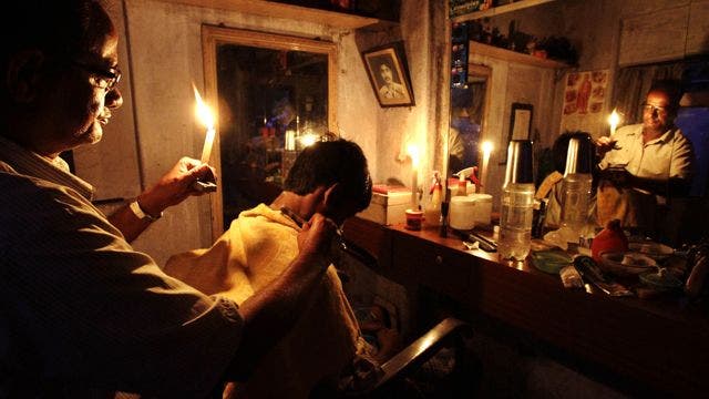 Half of India without power after grids fail for second day   073112_palkot_india_640