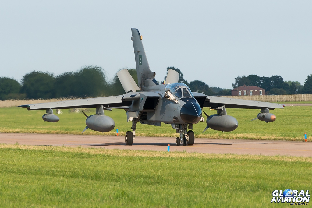 وصول الطائرات السعودية لقاعدة Coningsby للمشاركة في مناورات Green Flag 2013 Gar-saudi-arrivals-7