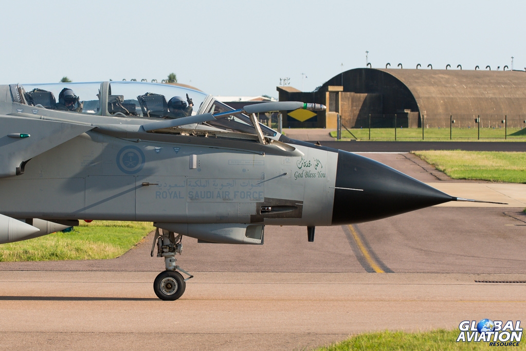 وصول الطائرات السعودية لقاعدة Coningsby للمشاركة في مناورات Green Flag 2013 Gar-saudi-arrivals-8